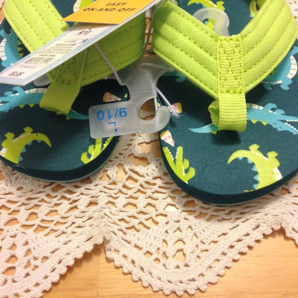 Cat & Jack NWT flip flops with alligators,size kids 9-10 - Picture 5 of 8